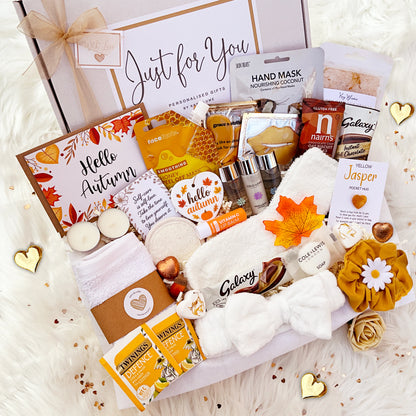 AUTUMN GIFT BOX – A cozy pamper hamper filled with self-care treats for every occasion.